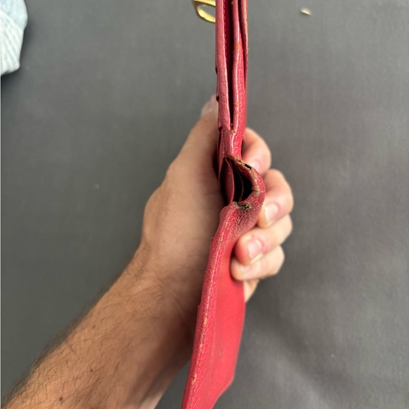 GUCCI Red Leather Wallet with Gold Clasp wear throughout - Picture 4 of 11